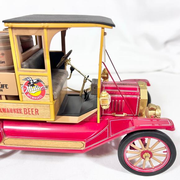 Franklin Mint 1913 Ford Model T Miller Beer Truck Barrels 1:16 Scale Red 1997 - Picture 11 of 16